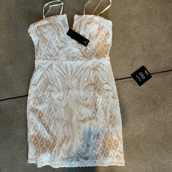 ❣️SOLD❣️NWT Lulu’s Sensational Intentions Beige and White Sequin Bodycon Mini - Picture 5 of 6